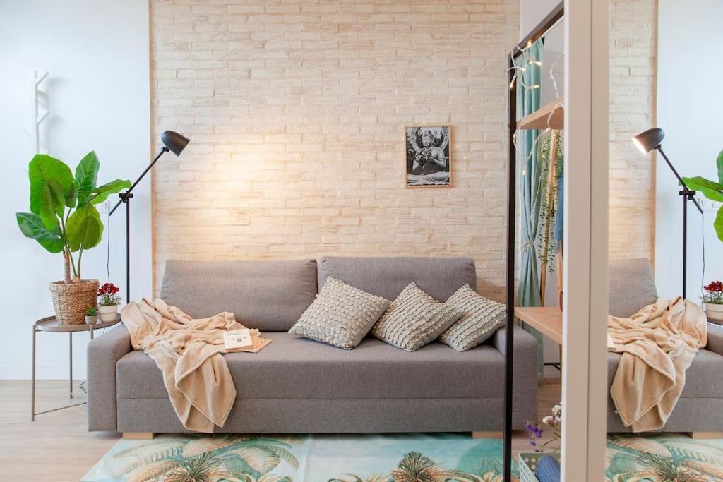 Al5 Seaside Bliss-Stylish Loft Steps From Malvarrosa Валенсия Екстериор снимка